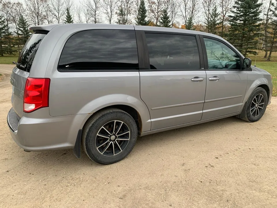 Dodge Grand Caravan 2014 photo 2