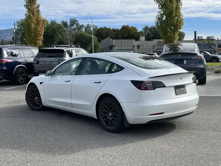 Tesla Model 3 2020 photo 3