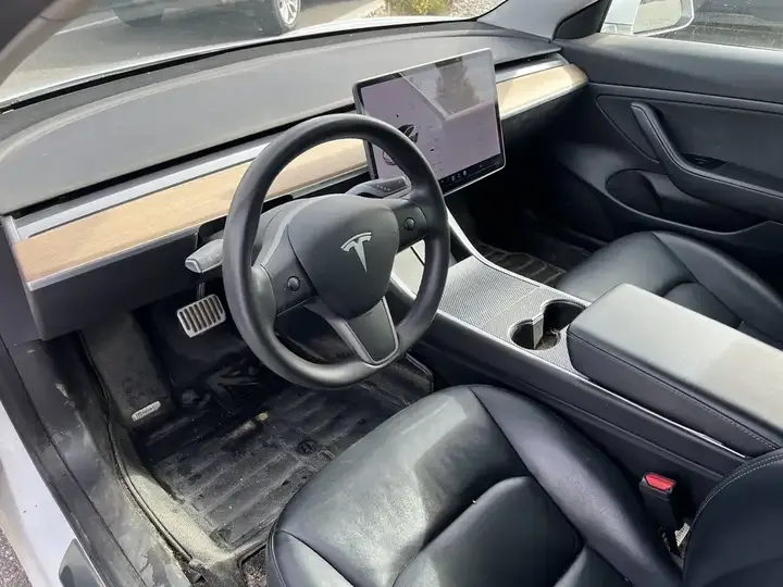Tesla Model 3 2020 photo 4