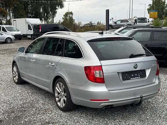 Skoda Superb 2012 photo 3