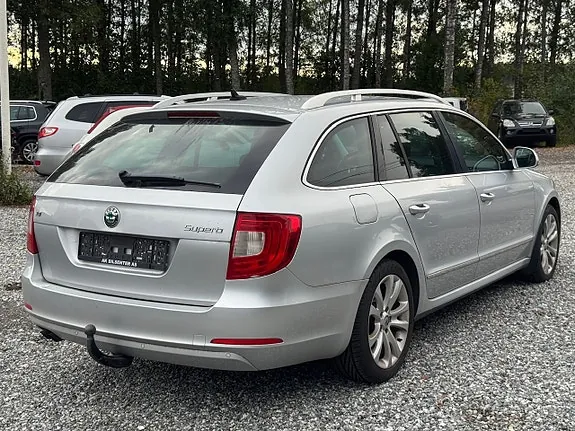 Skoda Superb 2012 photo 5
