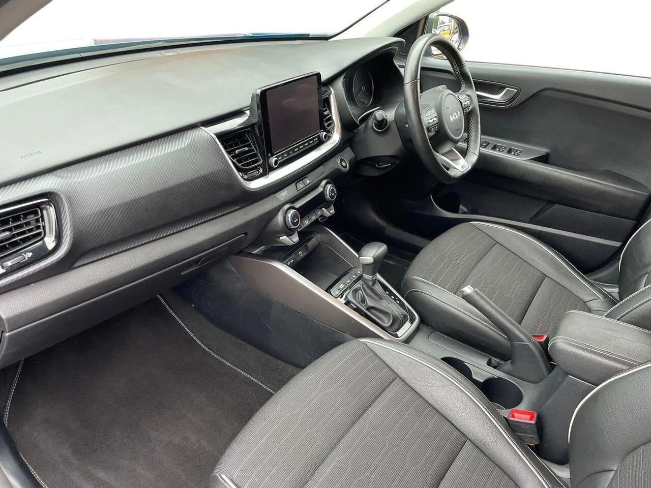 Kia Stonic 2024 photo 2