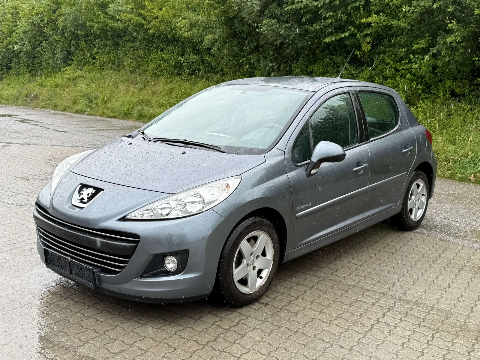 Peugeot 207 2010 photo 3