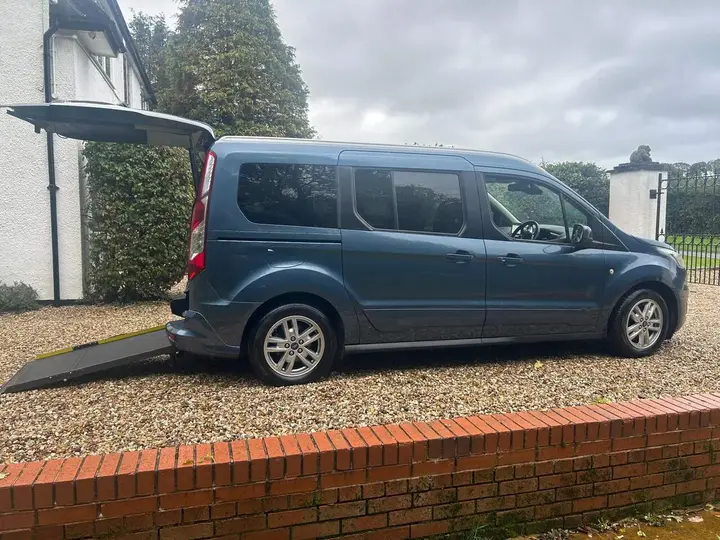 Ford Grand Tourneo Connect 2020 photo 2