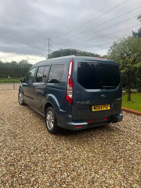 Ford Grand Tourneo Connect 2020 photo 3