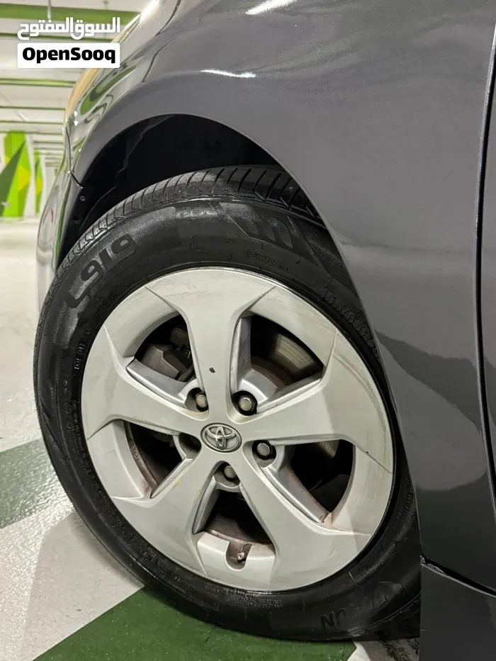 Toyota Prius 2014 photo 2
