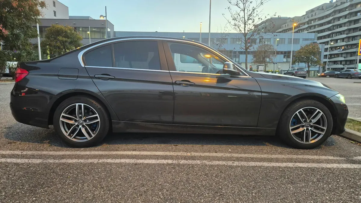 BMW 3 Series 2017 photo 3