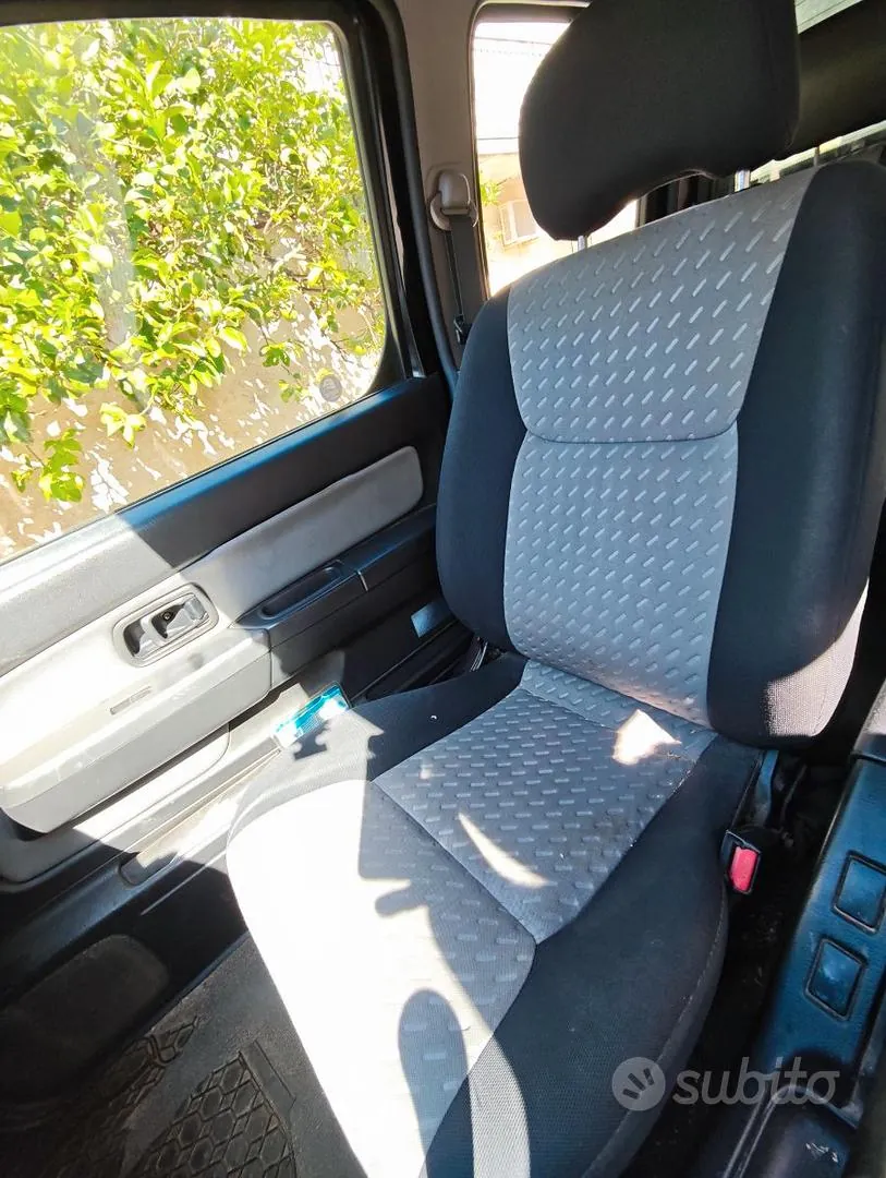 Nissan Navara 2005 photo 2