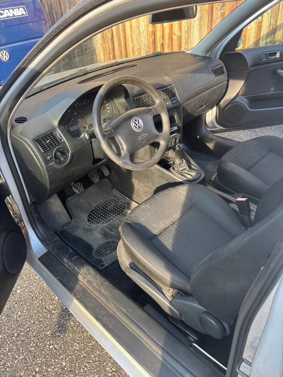 Volkswagen Golf 2002 photo 2
