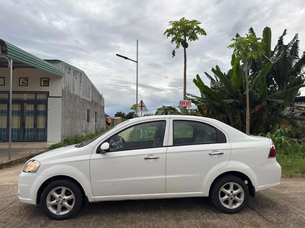 Daewoo Gentra 2010 photo 4
