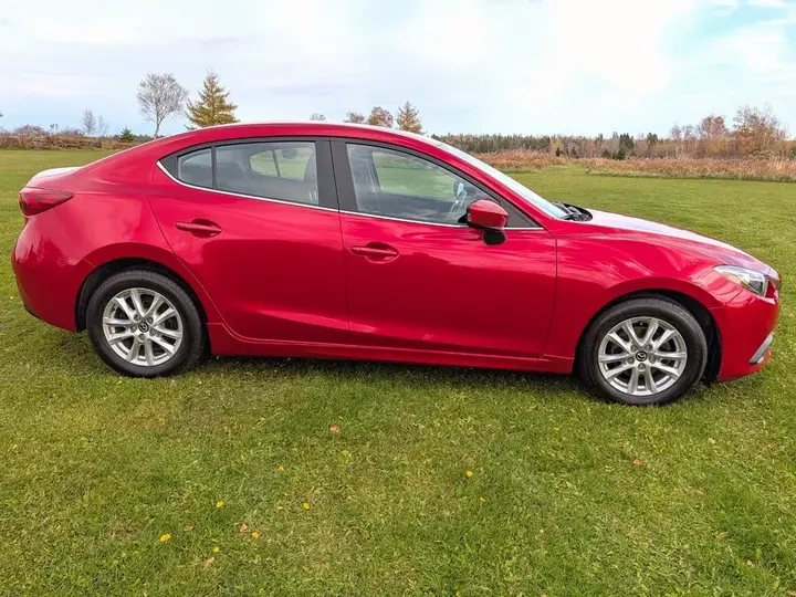 Mazda 3 2016 photo 2