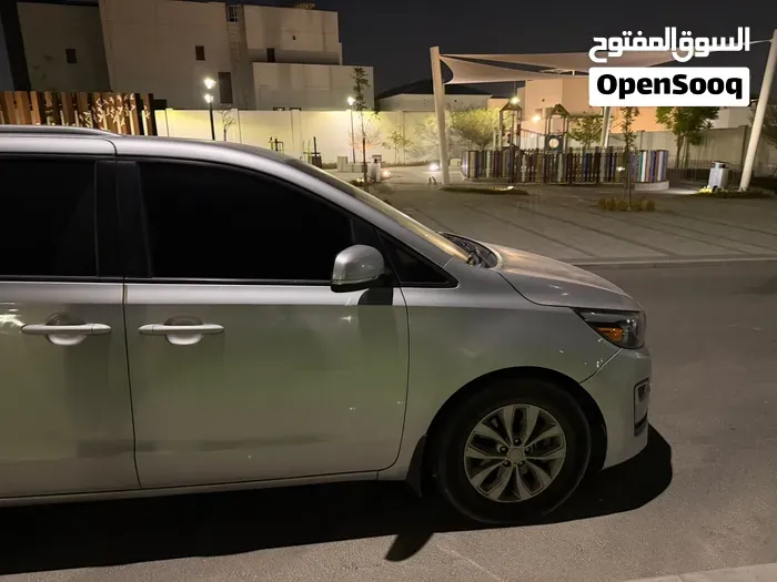 Kia Carnival Mpv