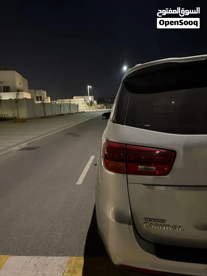 Kia Carnival Mpv 2020 photo 2