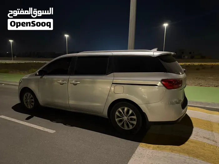Kia Carnival Mpv 2020 photo 4