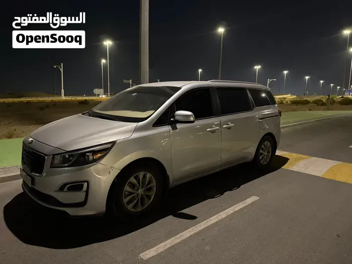Kia Carnival Mpv 2020 photo 3
