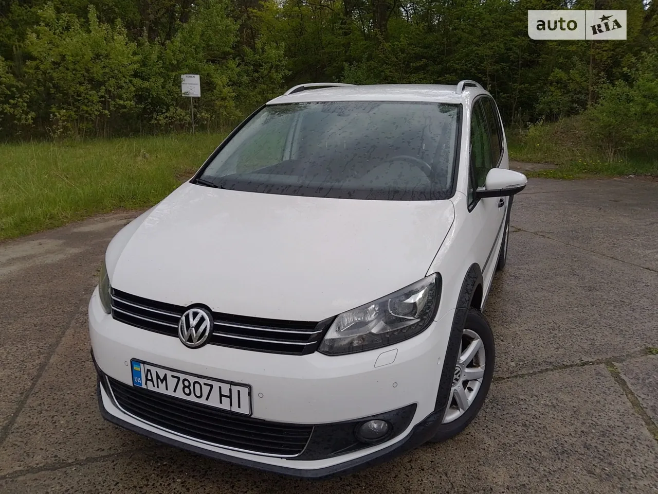 Volkswagen Touran 2011 photo 3