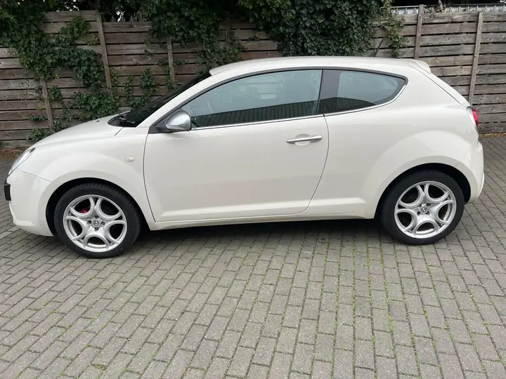 Alfa Romeo Mito 2010 photo 4