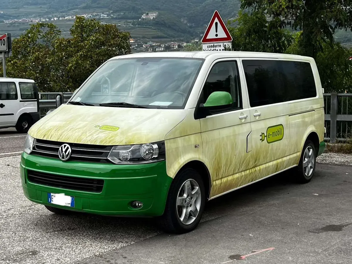 Volkswagen Caravelle 2010 photo 2