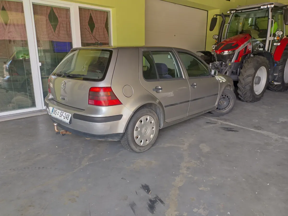 Volkswagen Golf 2003 photo 2