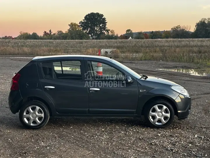 Dacia Sandero 2009 photo 4