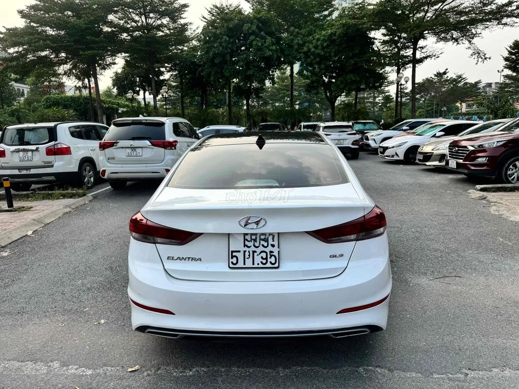 Hyundai Elantra 2018 photo 4