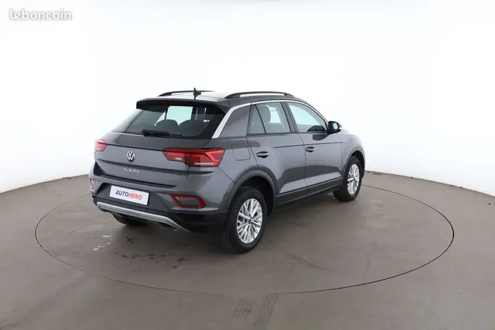 Volkswagen T-Roc 2023 photo 3
