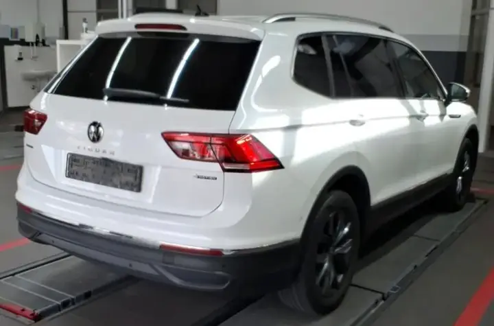Volkswagen Tiguan Allspace 2023 photo 3