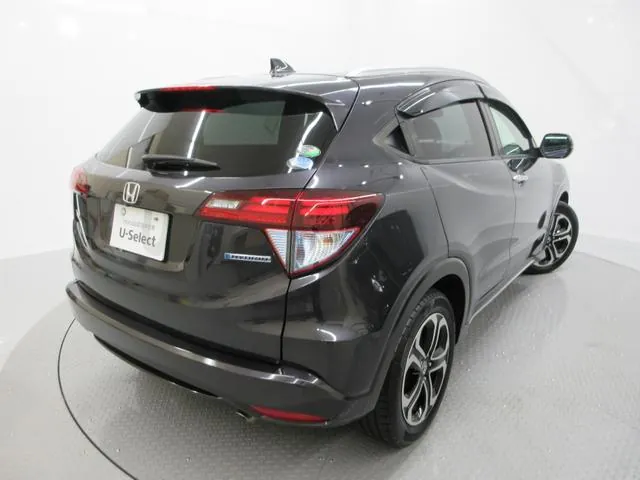 Honda Vezel Hybrid Z 2017 photo 2