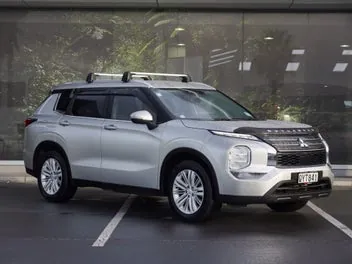 Mitsubishi Outlander 2024 photo 2