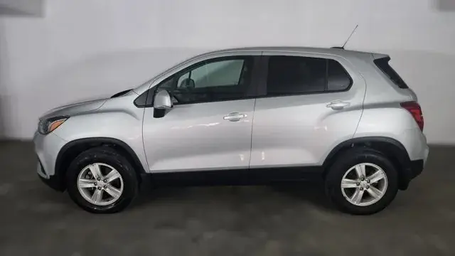 Chevrolet Trax 2021 photo 3