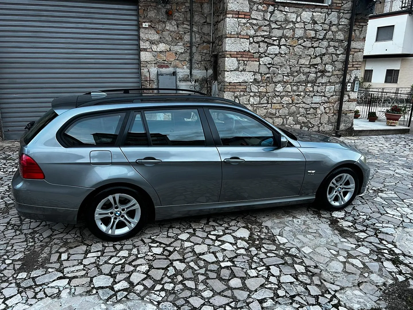 BMW 320D 2010 photo 2