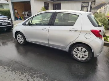 Toyota Yaris 2015 photo 4