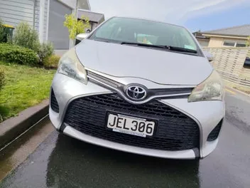 Toyota Yaris 2015 photo 2