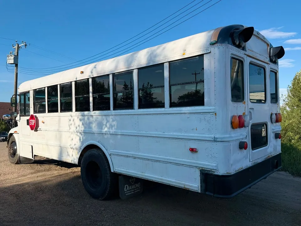 International School Bus 2014 photo 2
