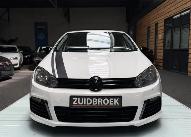 Volkswagen Golf 2010 photo 2