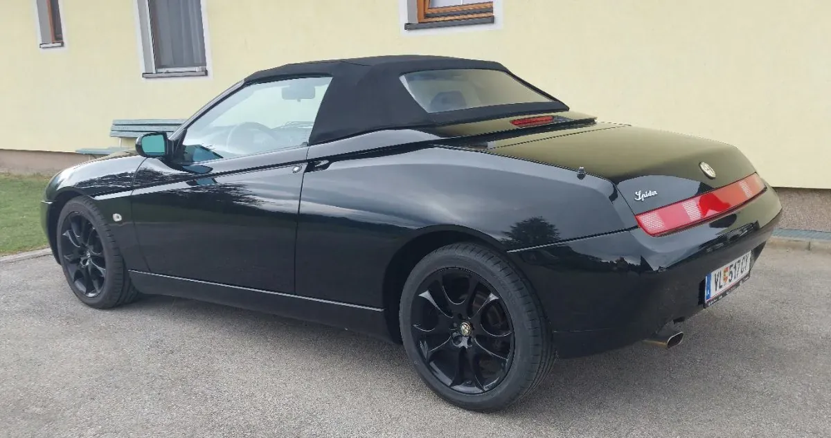 Alfa Romeo Spider 2000 photo 2