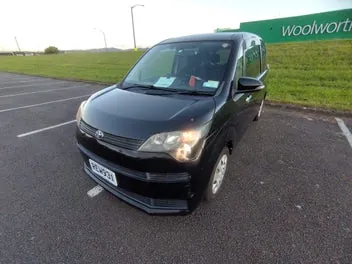 Toyota Spade 2014 photo 2