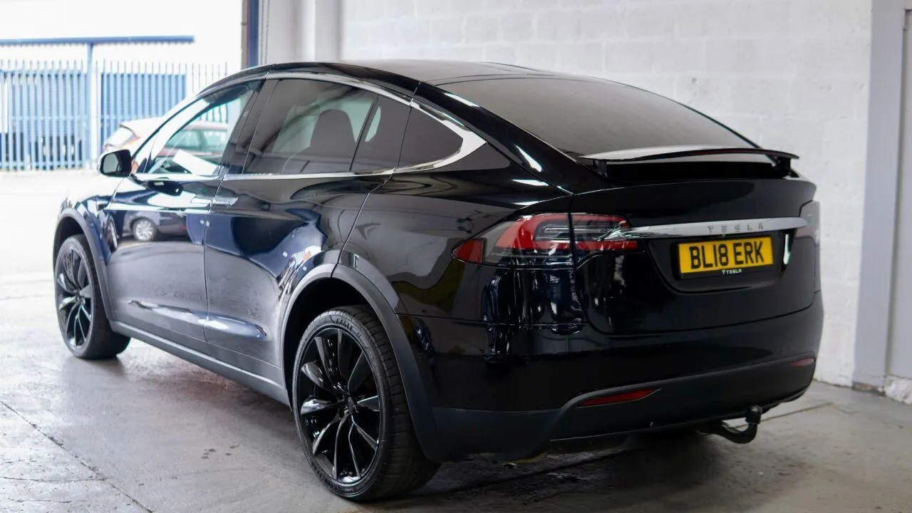 Tesla Model X 2018 photo 2