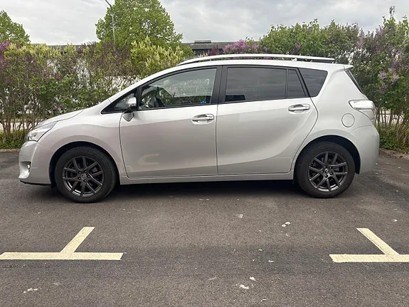Toyota Verso 2016 photo 2