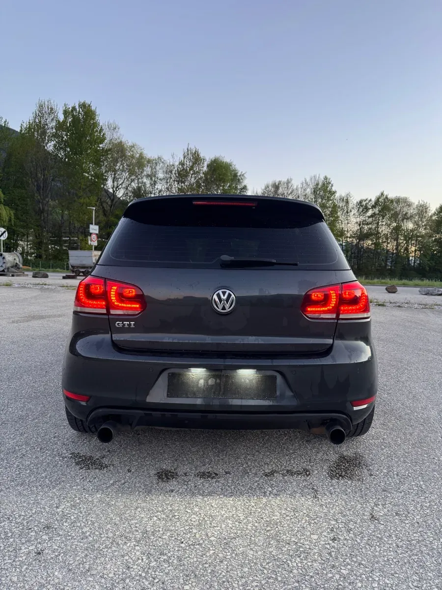 Volkswagen Golf 2011 photo 2