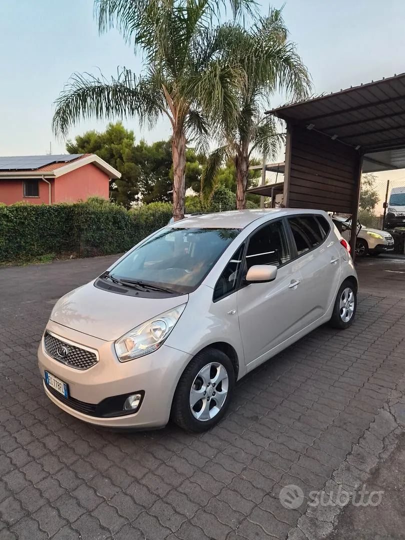 Kia Venga 2011 photo 2