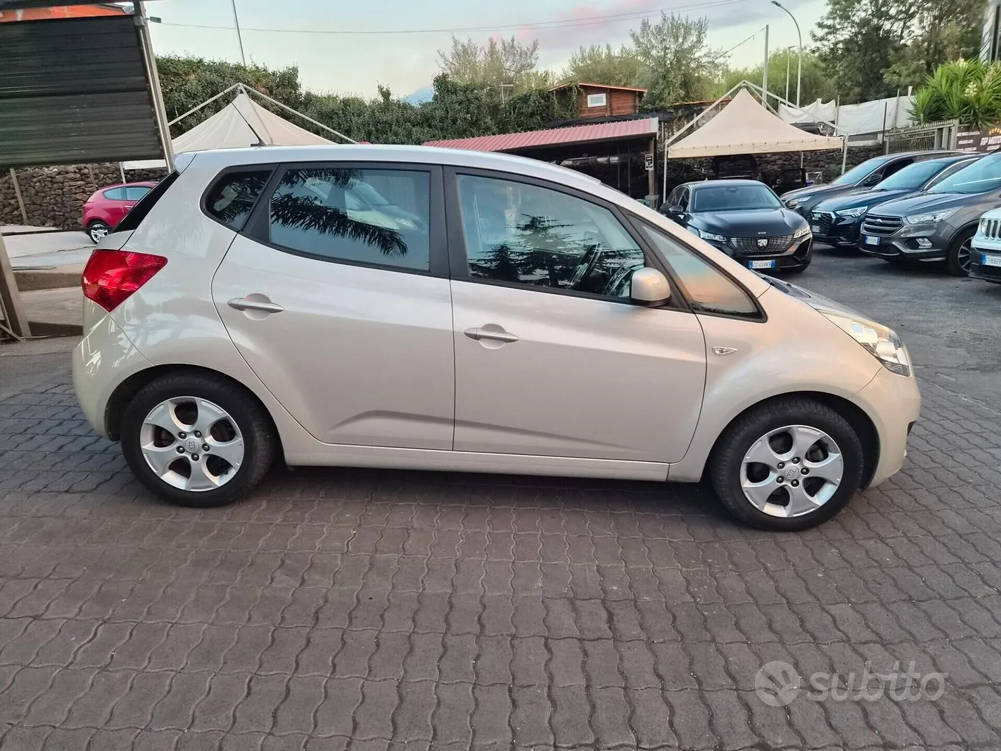 Kia Venga 2011 photo 5