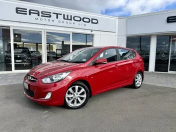 Hyundai Accent 2011 photo 2
