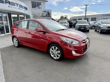 Hyundai Accent 2011 photo 3