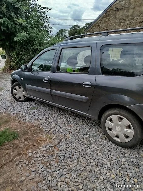 Dacia Logan 2009 photo 2