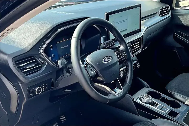 Ford Escape 2025 photo 2