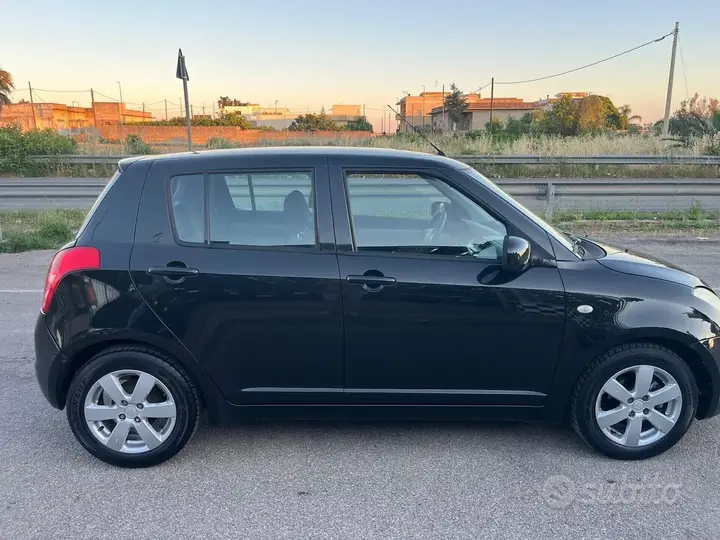 Suzuki Swift 2009 photo 4