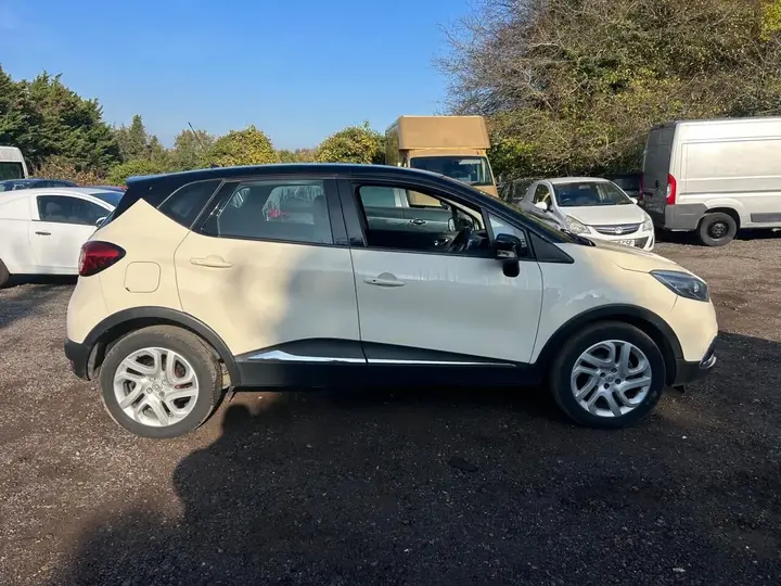 Renault Captur 2017 photo 2