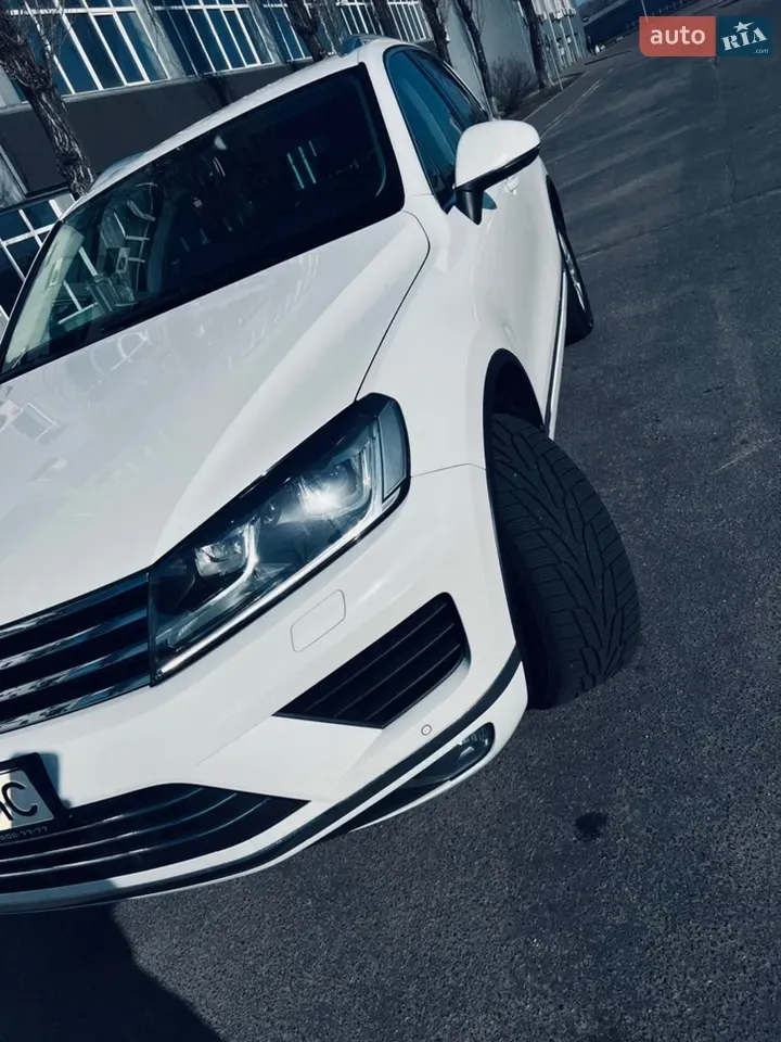 Volkswagen Touareg 2015 photo 2