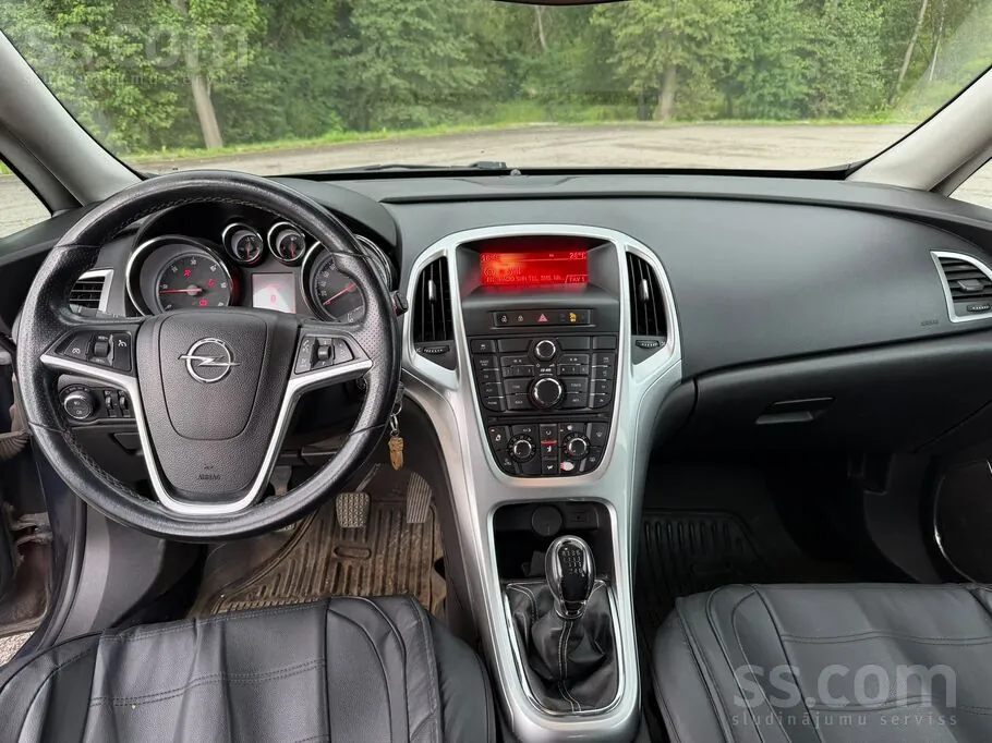 Opel Astra 2010 photo 5